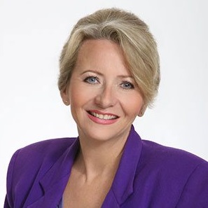 102 - Lifelong Real Estate Entrepreneur: Tom interviews Nathalie Mullinix 102 - Lifelong Real Estate Entrepreneur: Tom interviews Nathalie Mullinix