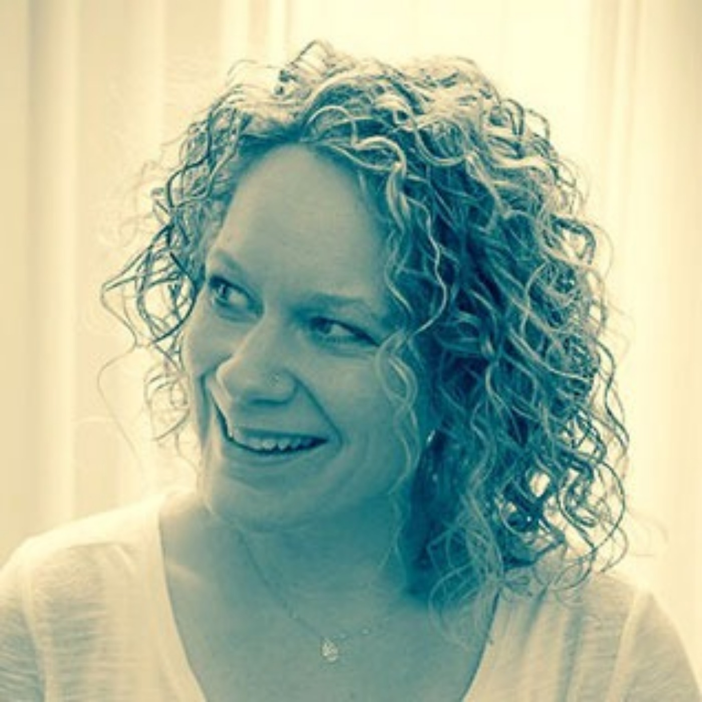Managing Hyperthyroidism With The Thyroid Expert – Jules Chandler –  Naturopathic Nutritional Therapist