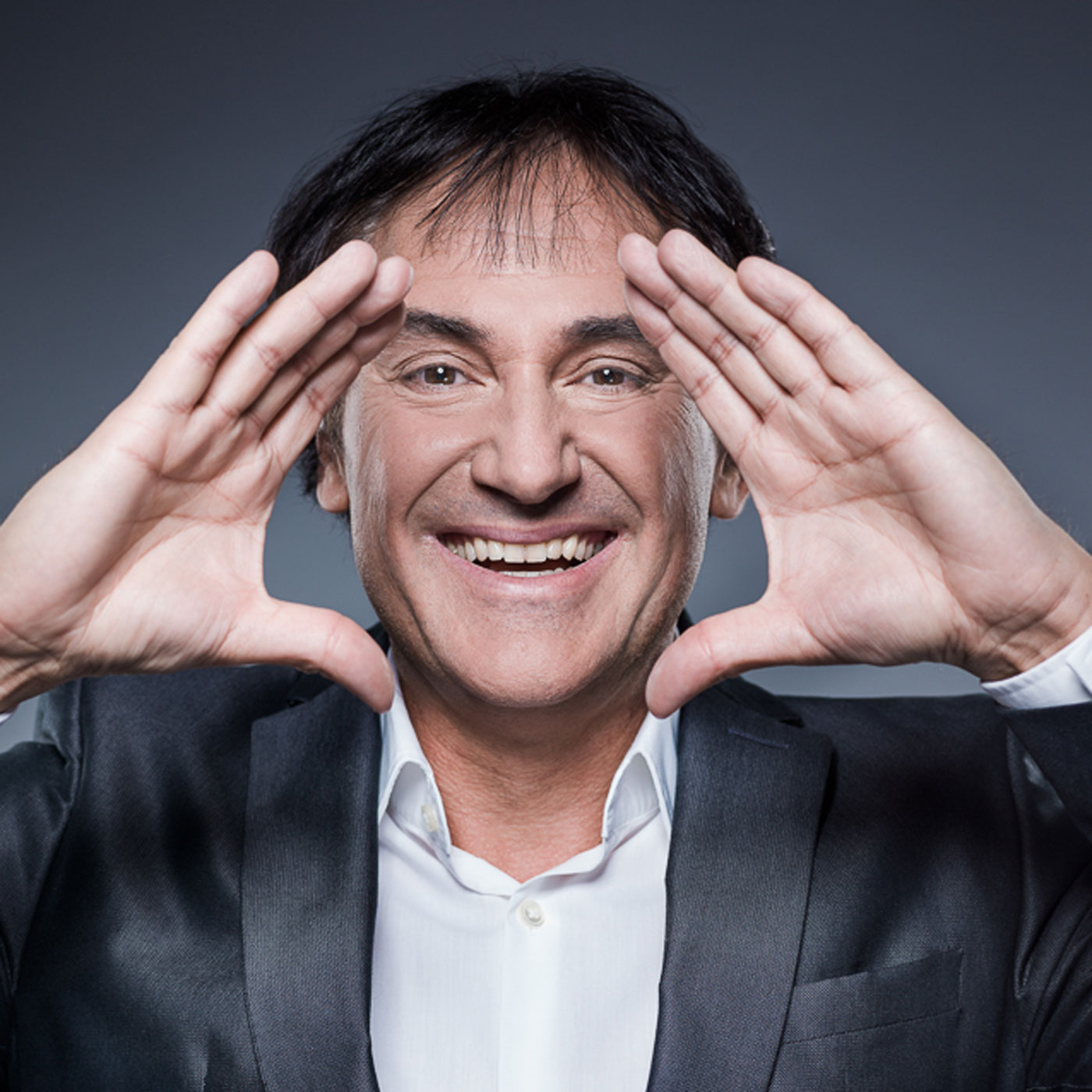 cover of episode Folge 14: „Irgendwann erwische ich Dich!” – Dr. Roman Szeliga, Mitbegründer der CliniClowns, Arzt, Unternehmer, Autor und österreichischer Staatsmeister der Zauberkunst
