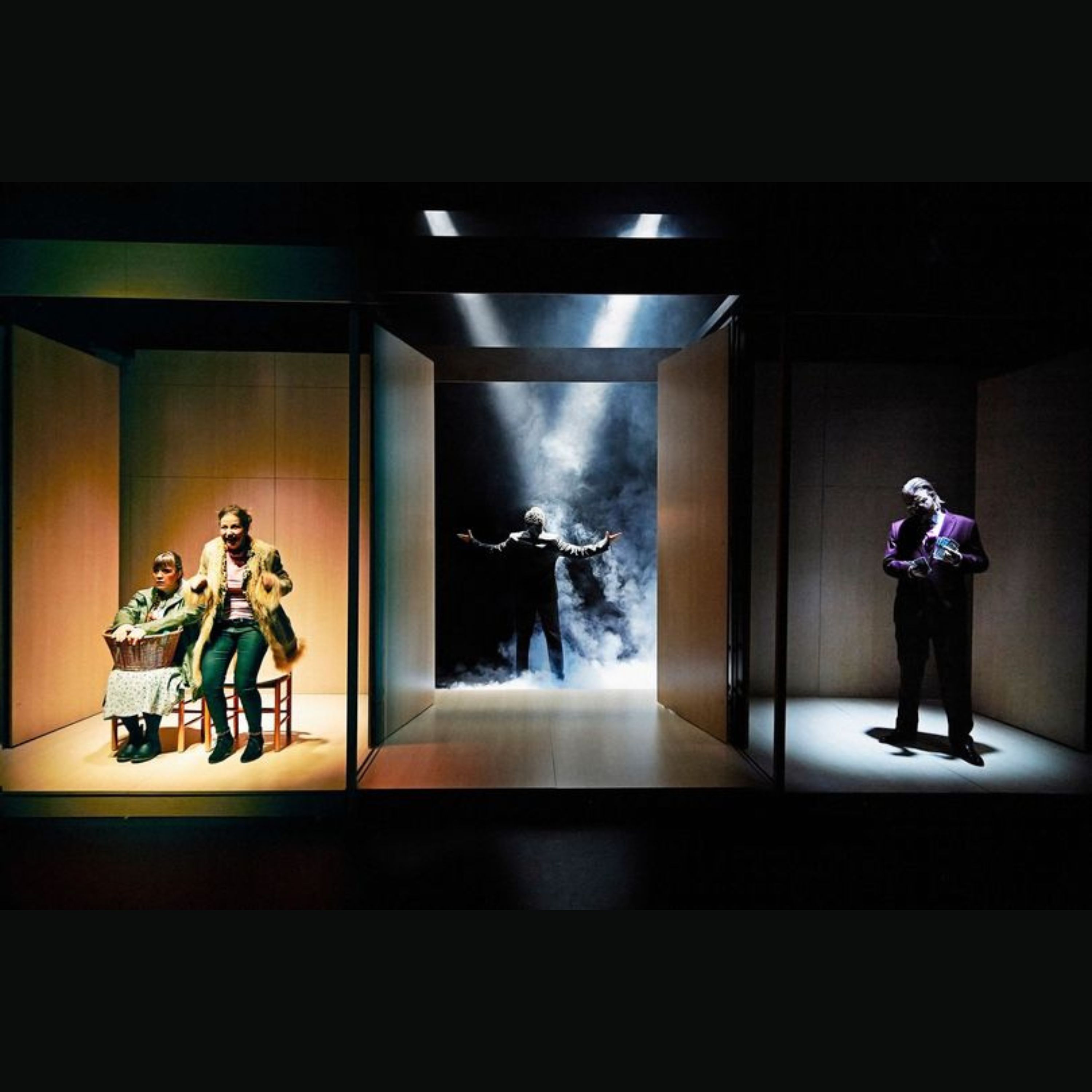 Teaterbussen - radioanmeldelser af scenekunst
