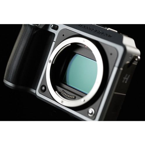 Medium Format Goes Mirrorless