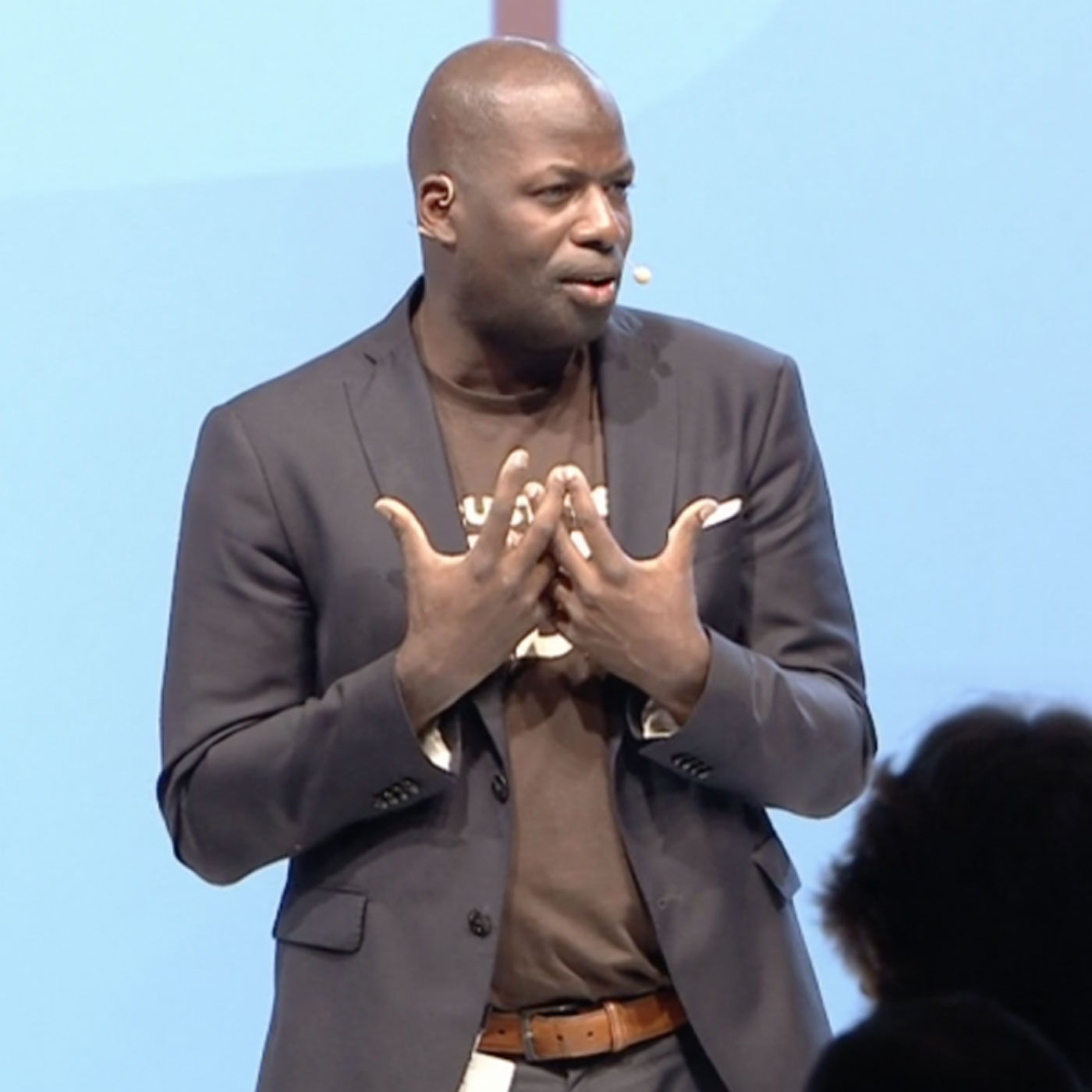 cover of episode Folge 15: „Du kannst eben nicht alles schaffen, was Du willst!” – Kelechi Onyele, Frankfurts Botschafter für Begegnung und Bewegung, Spezialtrainer beim DFB, Choreograf für internationale Dance- und TV Produktionen, TV-Juror und Business-Speaker
