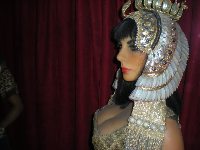 TravelChat: Visiting Some Holes in the Ground -PREVIEW-