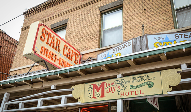 Ep. 411 - Miss Molly's Bed and Breakfast