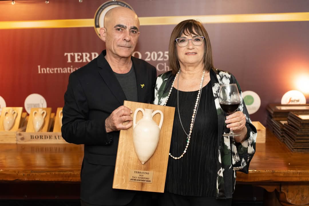 יין לשניים - פרק 25 - על זן העולה מרסלאן, פרס מפעל חיים לייננית החלוצה טלי סנדובסקי, בפינתנו השקה את המומחה נענה על שאלה ולסיום דיס המלצה יין לשניים - פרק 25 - על זן העולה מרסלאן, פרס מפעל חיים לייננית החלוצה טלי סנדובסקי, בפינתנו השקה את המומחה נענה על שאלה ולסיום דיס המלצה