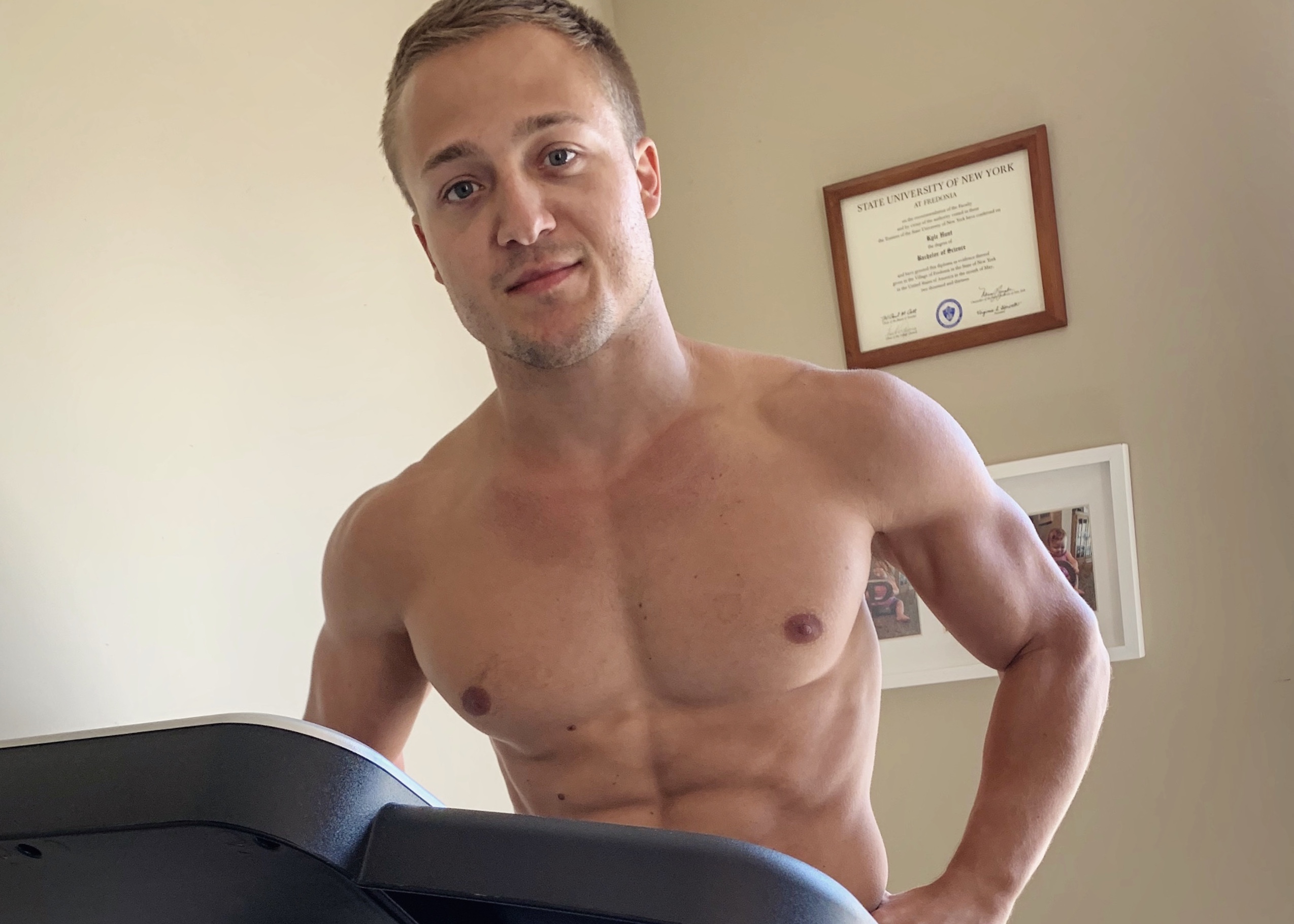 Ep 247: How to Lose Fat, Build Muscle, and Look Great in 2020 with Derek Charlebois