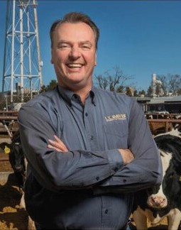 What The Farm Podcast - Real life conversations about agriculture and how it affects the consumer\'s food. From farming to marketing.