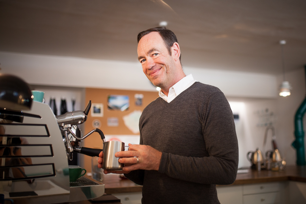 119 : Barista Training Masterclass w/ Gwilym Davies : 2009 World Barista Champion, Gwilym Davies joins us to talk hospitality based training, always learning, being ok with being wrong, structuring your coffee trainings, how to prepare yourself, and