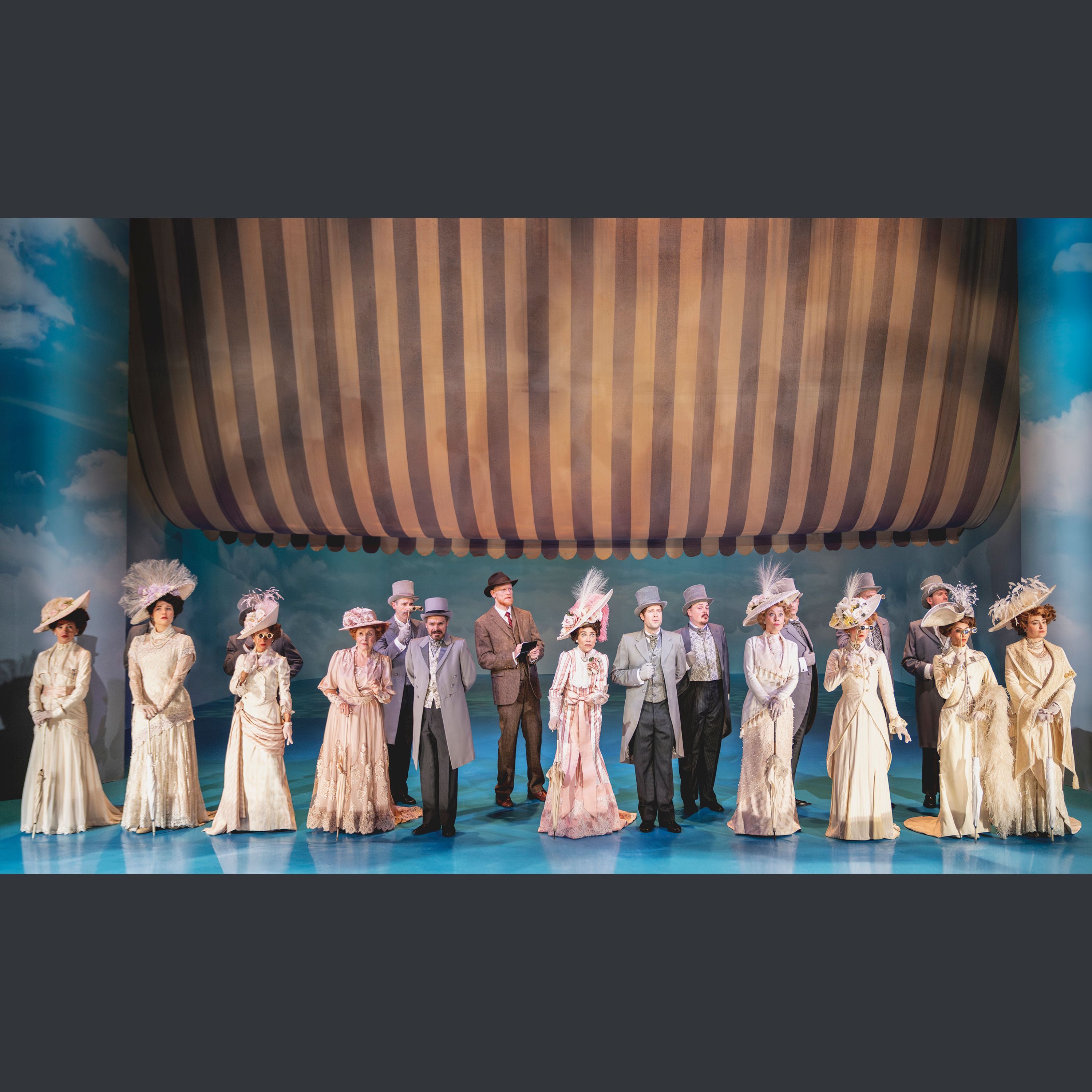 Teaterbussen - radioanmeldelser af scenekunst