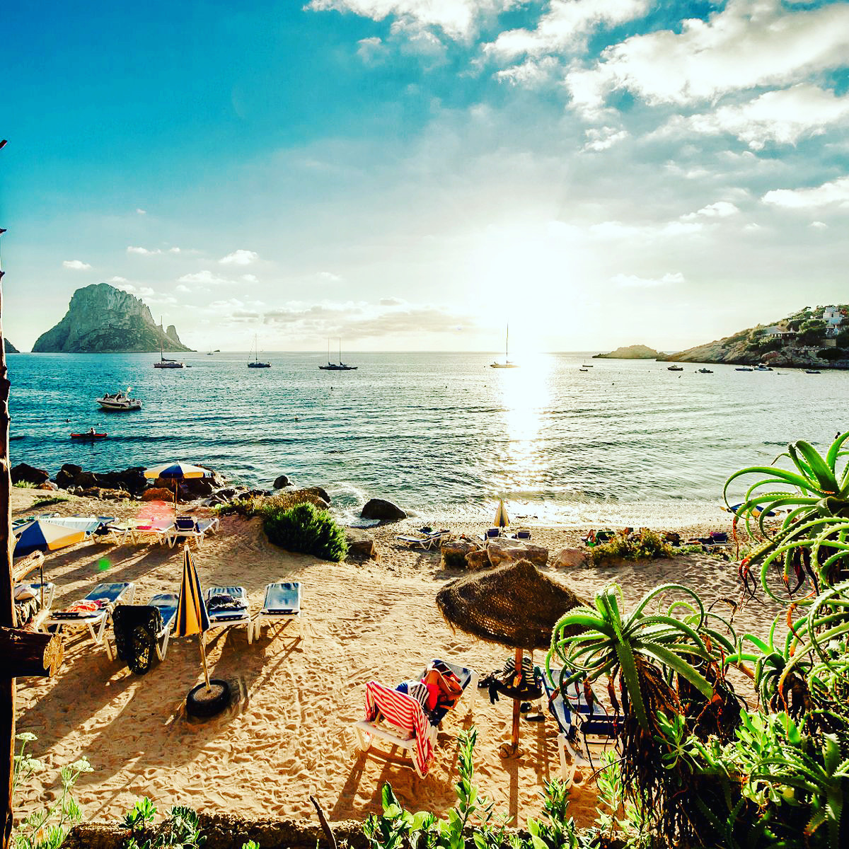 Ibiza Lockdown Radio #1 - Sunshine vibes from the white isle with Lars Delfstein