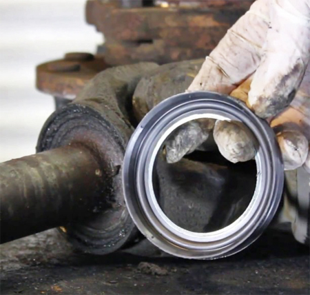 10.10.20 (MP3): Don't Fear Solid Axles! Garage Hour Does Dana 50 & You Can Too; w/ Big Trucks Have Big Bolts, Easy R&R, Loaded Hubs, Simple Seals, Geek Technique, Good SAS (Solid-Axle Sources), Terminology Matters,+ Bringing the BFH