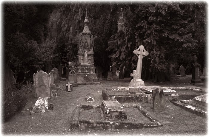 cover of episode HYPNOBOBS 04 – Tombs, Temples & The Dead