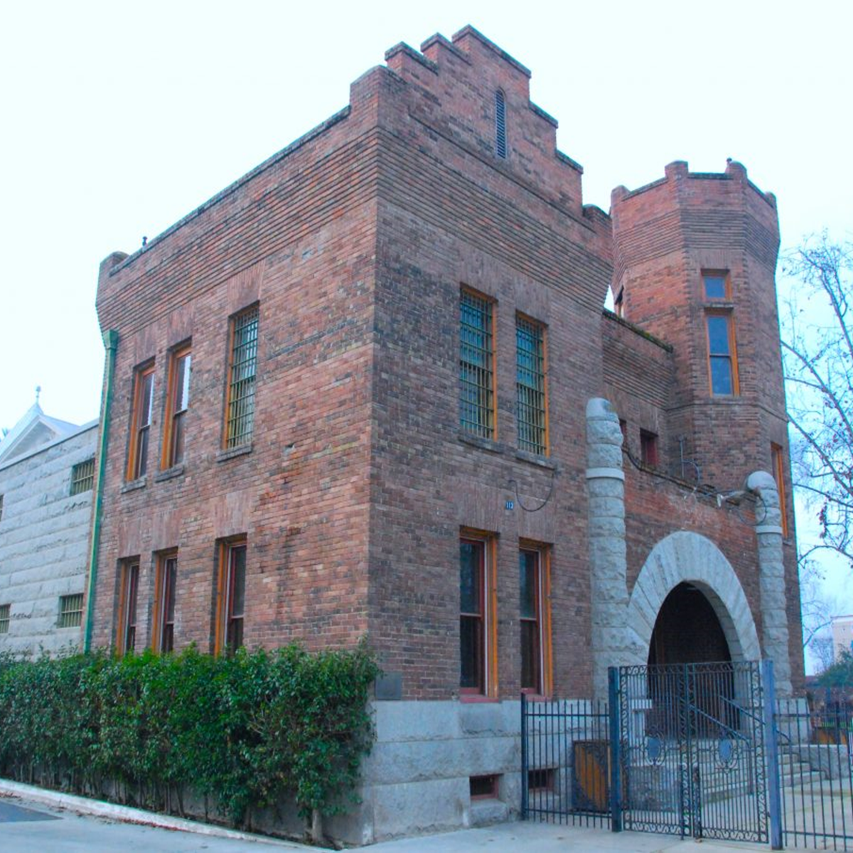 History Goes Bump: Ghost Tours For The Mind