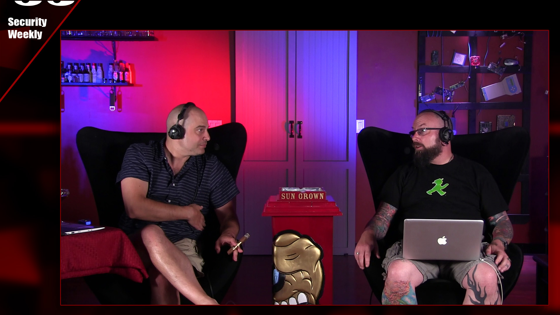 Airport Security, Dark Web, and Apple - Paul's Security Weekly #567