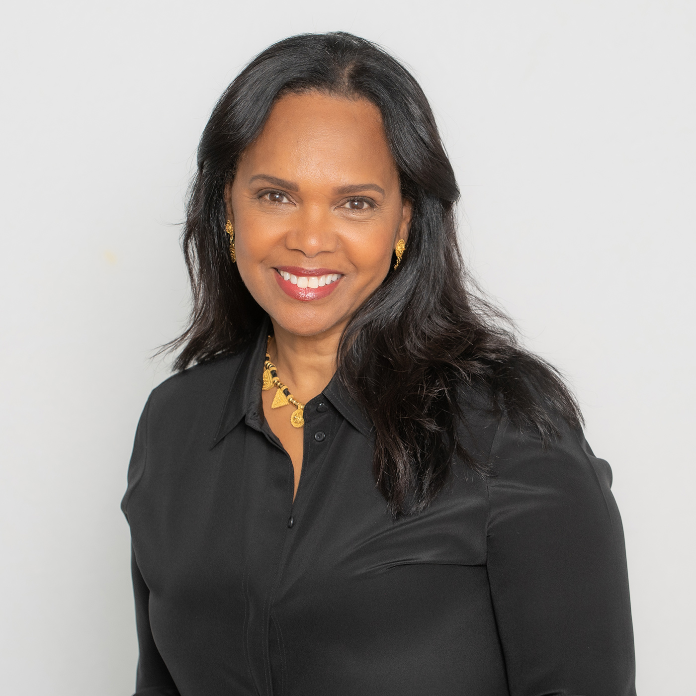 cover of episode Women in Leadership: How Amalgamated Bank CEO navigated a career spanning crises and continents