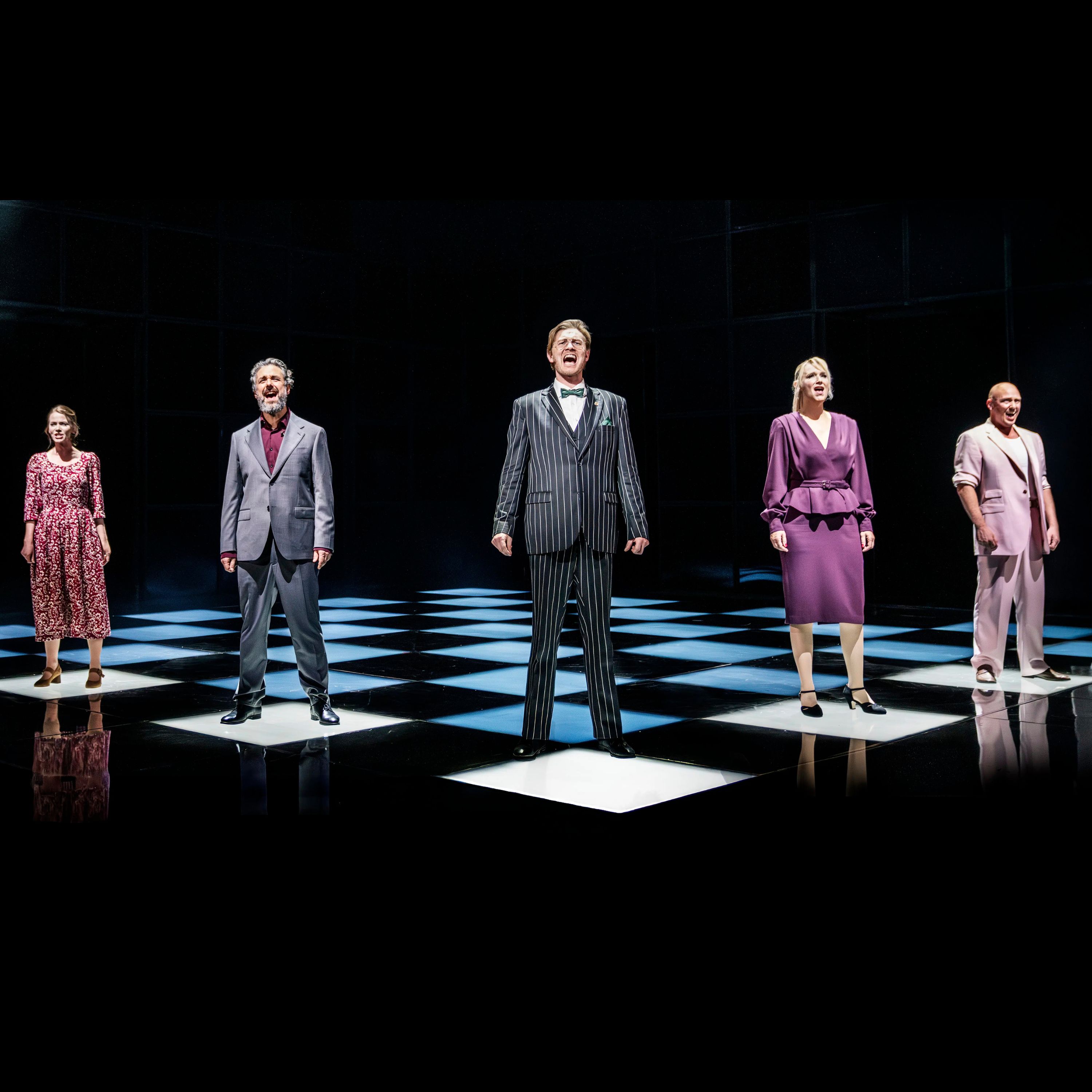 Teaterbussen - radioanmeldelser af scenekunst