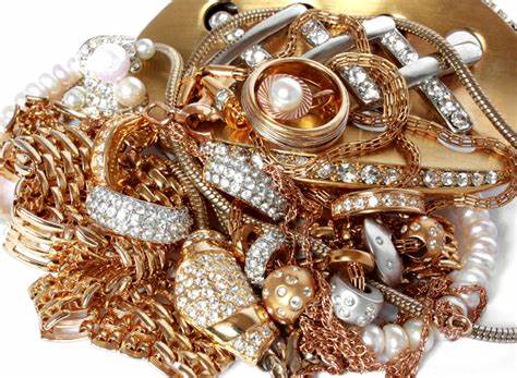 How Dare The Bible Tell Women How to Dress?! #303