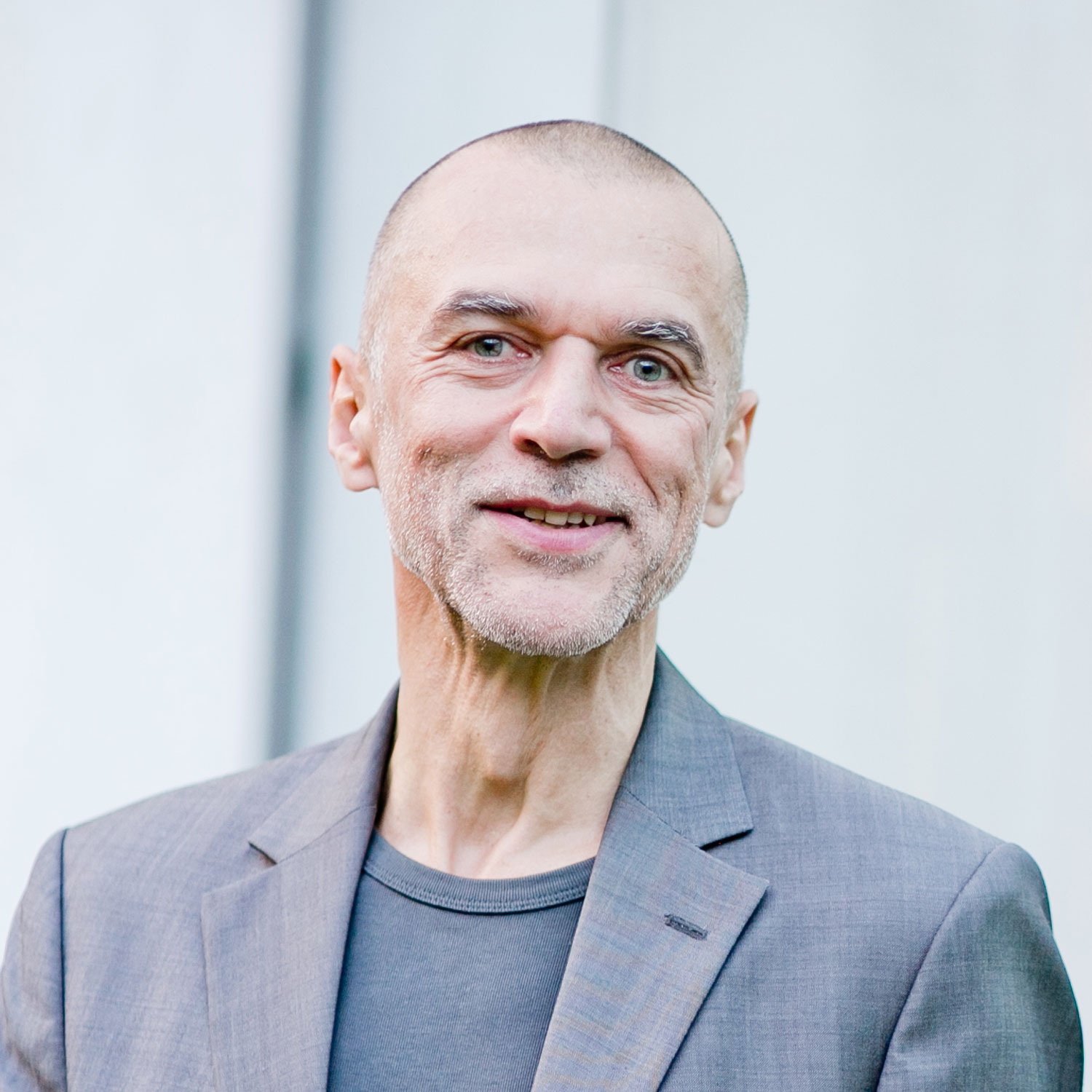cover of episode Folge 7: Drum prüfe, wer immer bei seiner Meinung bleibt – Arno Fischbacher, Stimme hat Macht