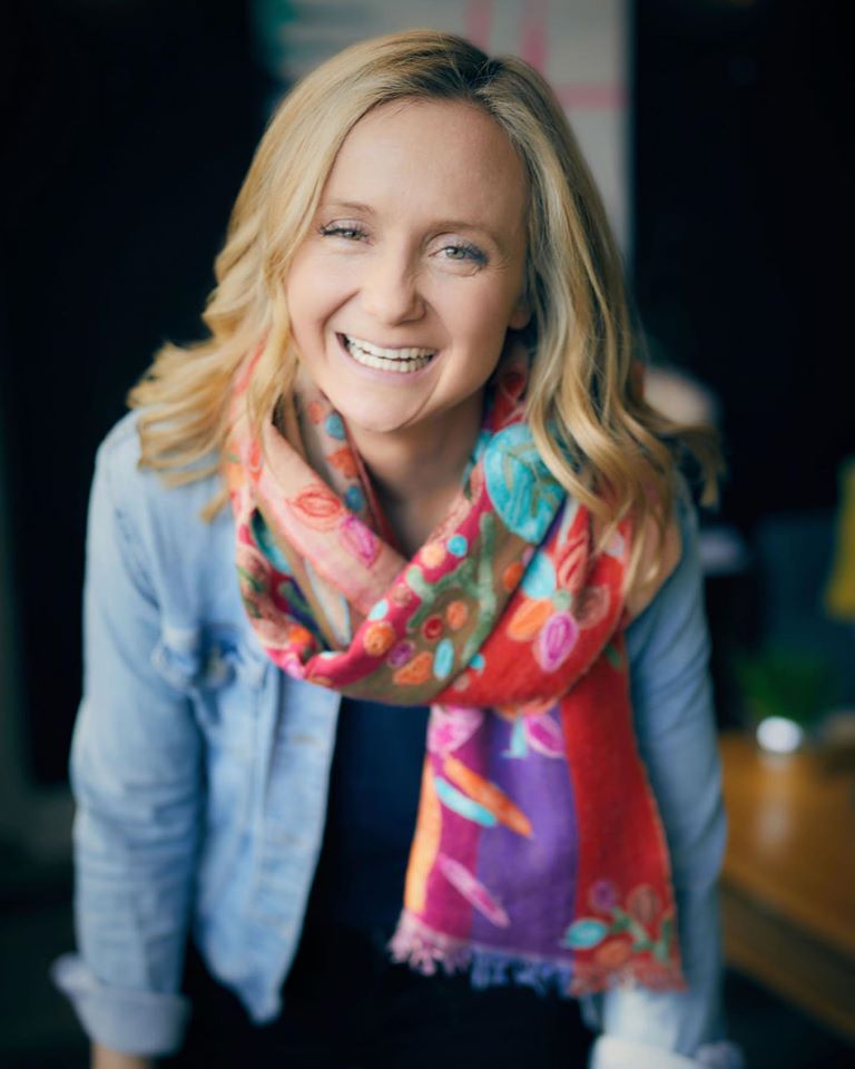 678: The Power of Community {Interview with Alexis Dean}