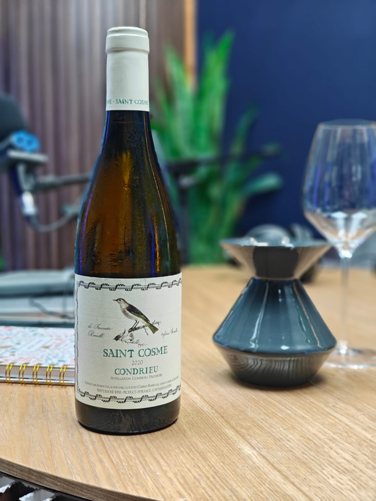 יין לשניים - פרק 29 - יצאנו מהממ"ד וגילינו מקרר יין ריק, טעמנו יין מעולה מהכפר קונדריו, על רוזה חדש מבית הדוכסית מסאסקס והמלצה על סיפור יין יין לשניים - פרק 29 - יצאנו מהממ"ד וגילינו מקרר יין ריק, טעמנו יין מעולה מהכפר קונדריו, על רוזה חדש מבית הדוכסית מסאסקס והמלצה על סיפור יין