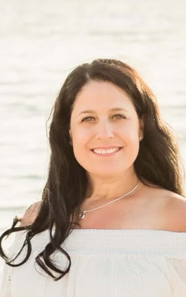 Episode 5: Meet Amber Gentile of Fashion Lux Finds