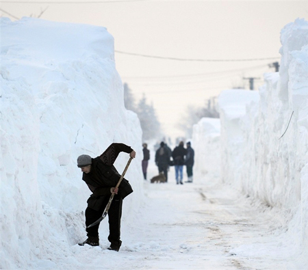 02.10.21 (MP3): Freakin' Frozen Garage Hour (Escape to Trinity) - Car Batteries in Winter, Saving Neighbors, Gates Gloves VS 18 Below, Heating w/ Waste Oil, the Return of the Subie Bubble, + JB Quick, Great Stuff, Gatling Guns & Custom Plaster