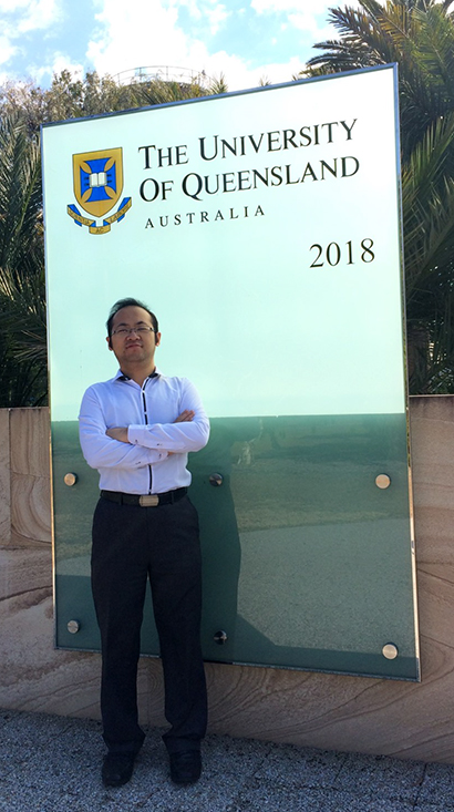 Animal Wellness Head Vet Tech Terry talks about working in a Holistic vet environment and about Titre Testing. Terry explains about Titre Testing in Mandarin.