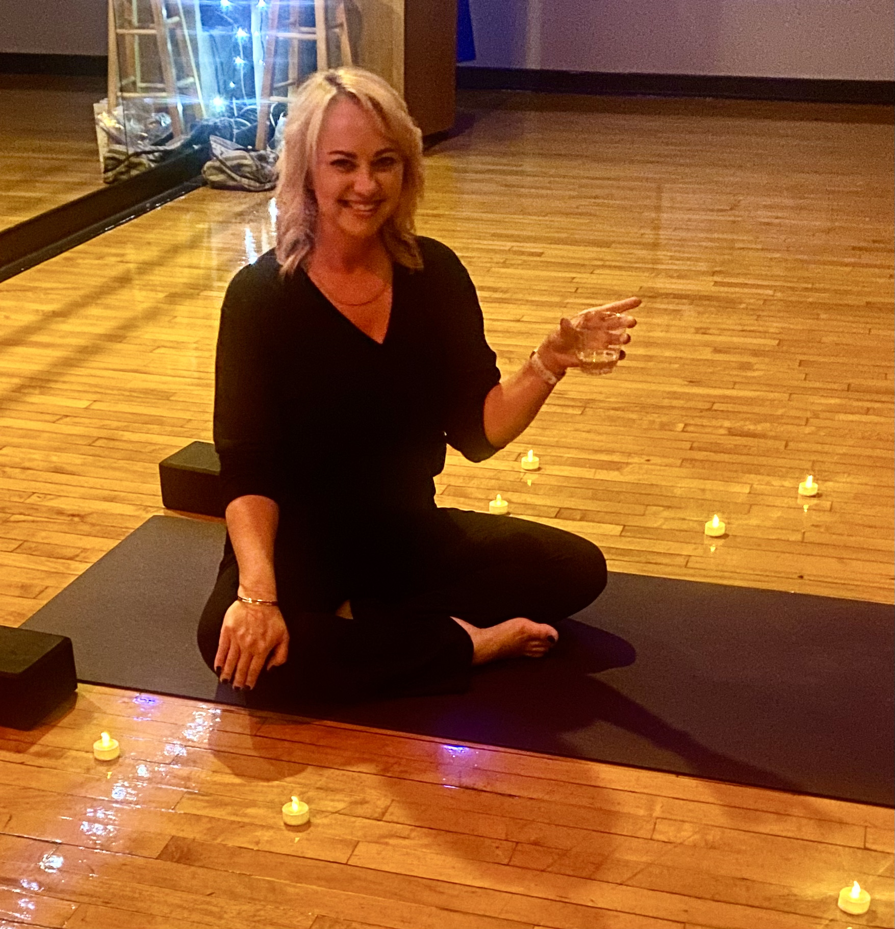cover of episode Yoga and wine for New Year's.