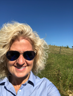 What The Farm Podcast - Real life conversations about agriculture and how it affects the consumer\'s food. From farming to marketing.
