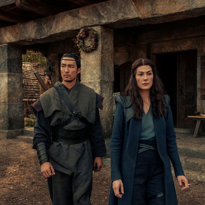 We Watched the Wheel of Time - Leavetaking (S01E01)
