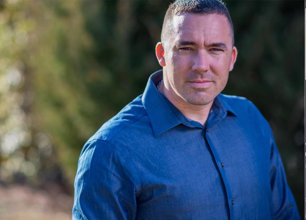 Episode 025: The Power to Overcome Self-Defeating Behavior with Sean Douglas; Author, Podcaster and Master Resilience Coach