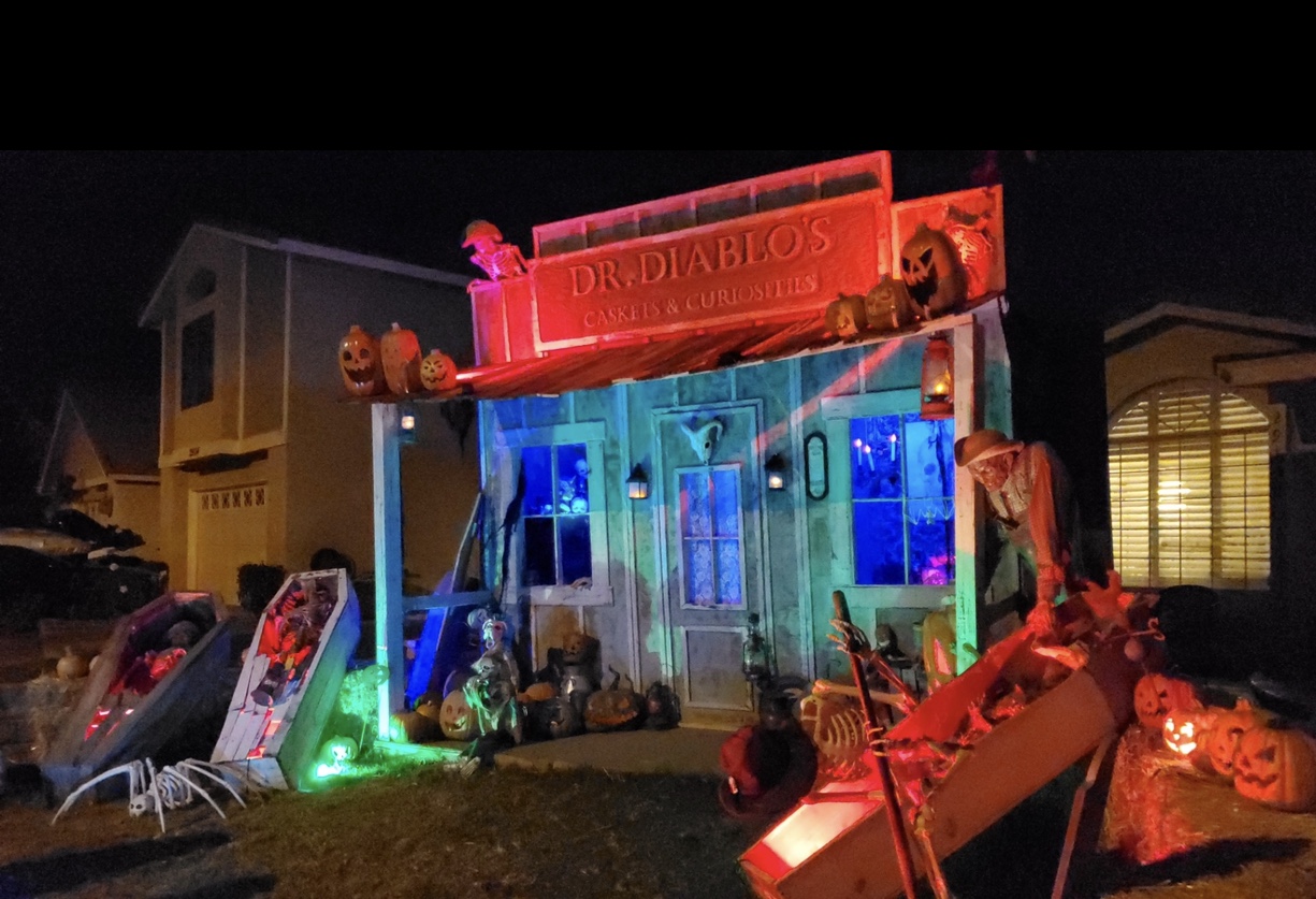 Episode 510 - Parks and Cons Presents: Time Traveling with Ted: Santa Clarita Halloween Home Haunts