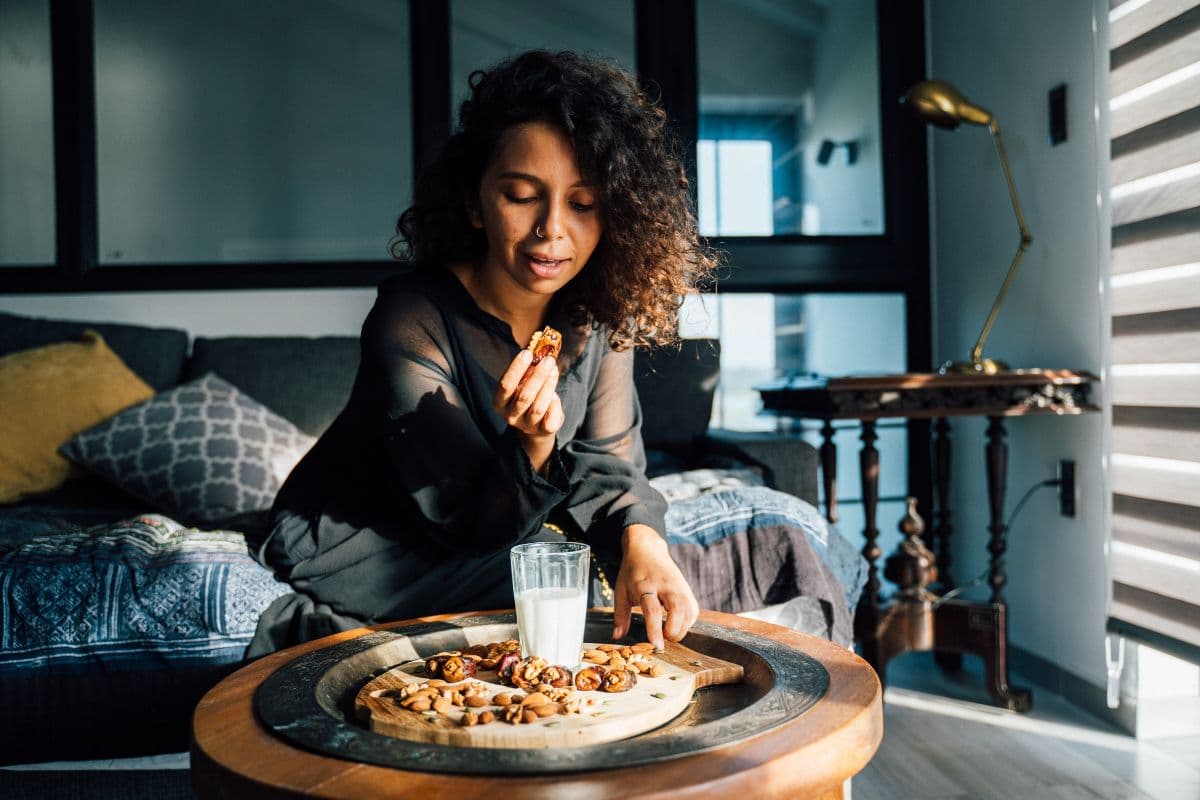 Episode 393: Q+A - How Can I Stop My Mindless Snacking Habit?