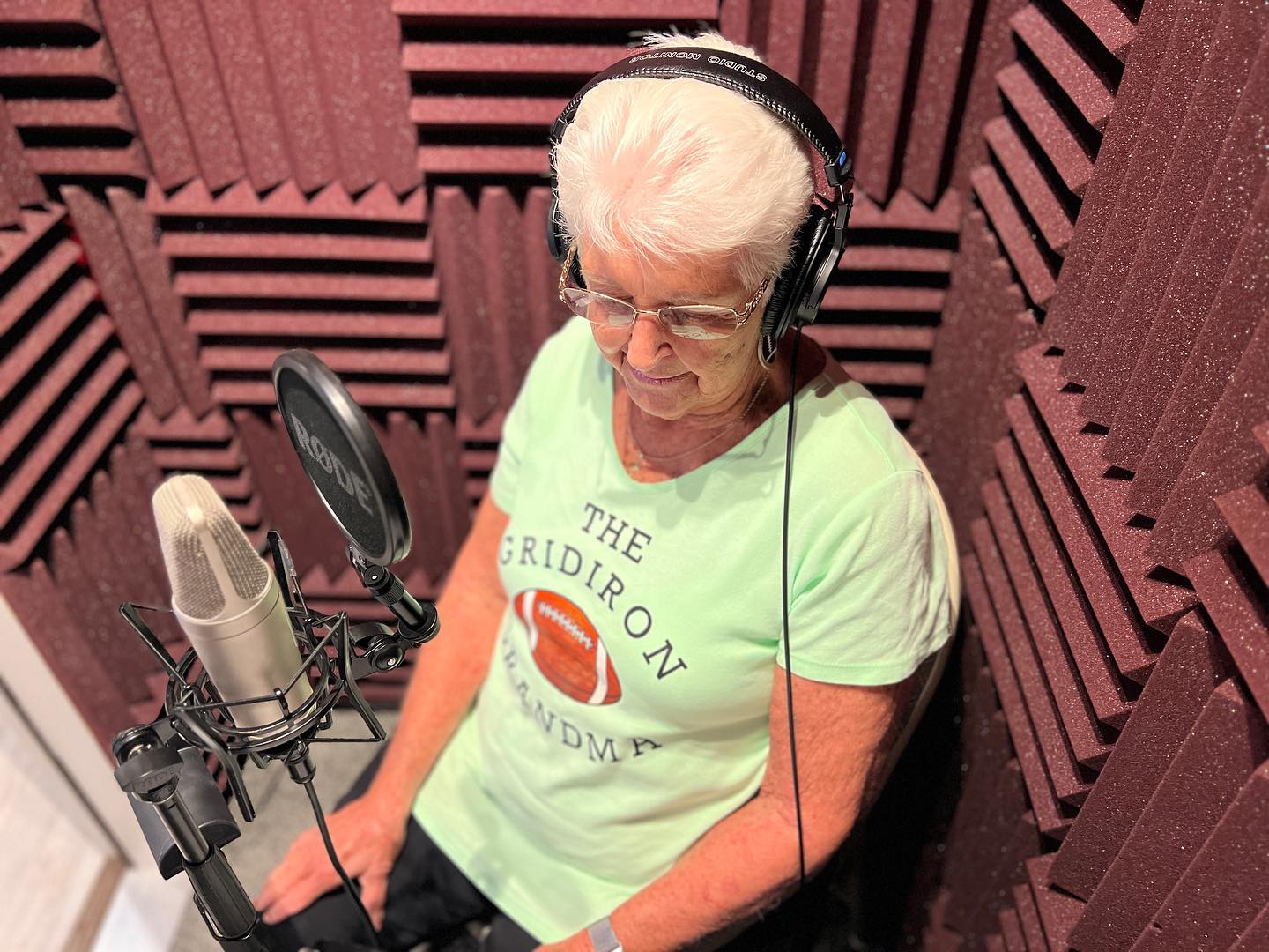 Episode 8 - Season 7 - The Gridiron Grandma Episode 8 - Season 7 - The Gridiron Grandma