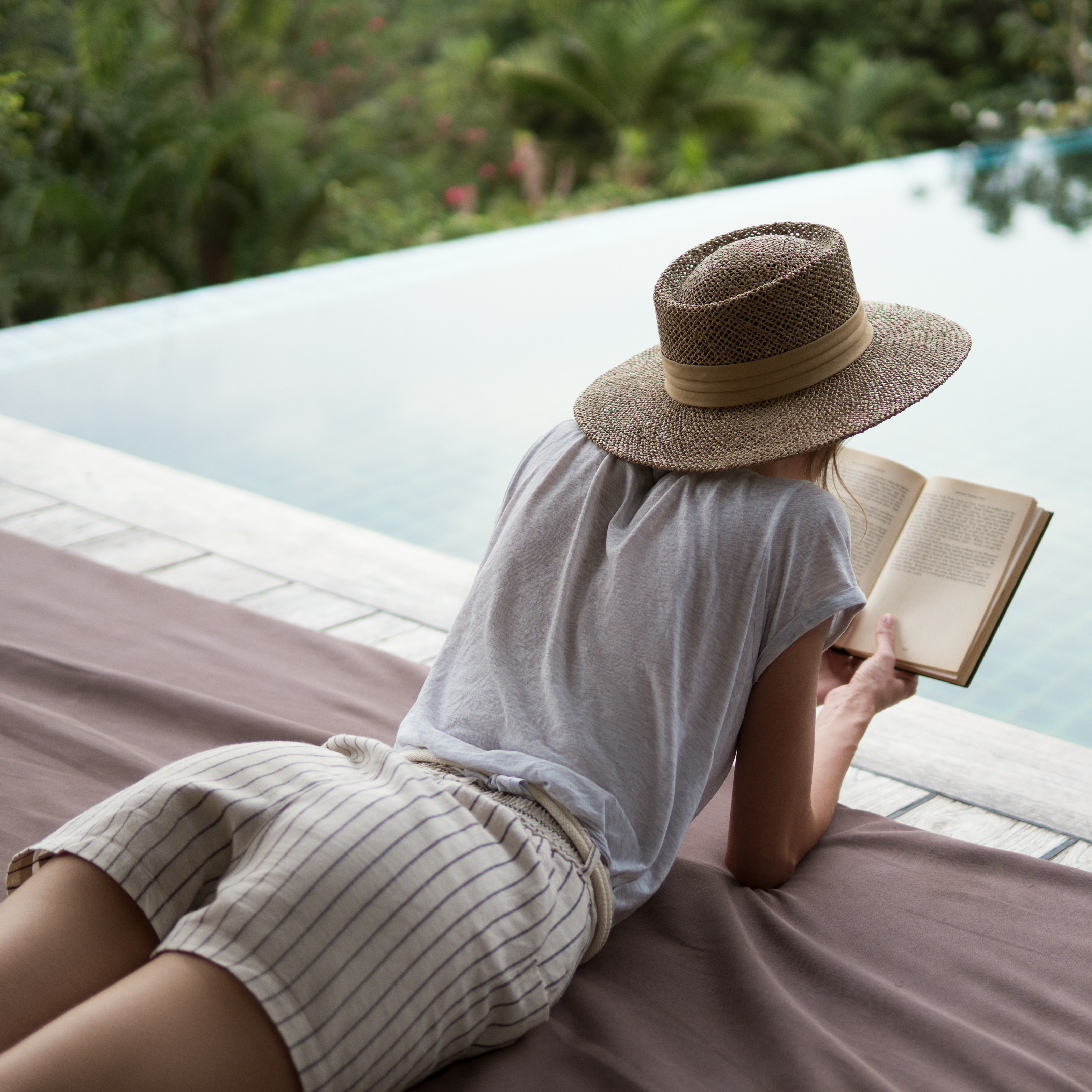 Ink and Desire Intertwined: A Fiery Encounter between the Writer and Her Passionate Fan