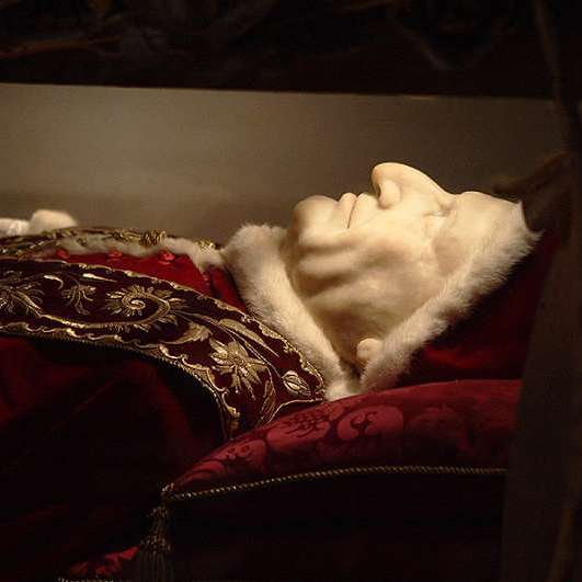 Episode 488: Hanging Out with the Dead