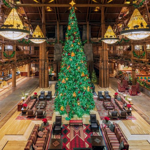 "The Dubs" Disney & Travel Podcast #434 - DVC Update AND Top 10 Christmas Movies with Scott Ferraioli