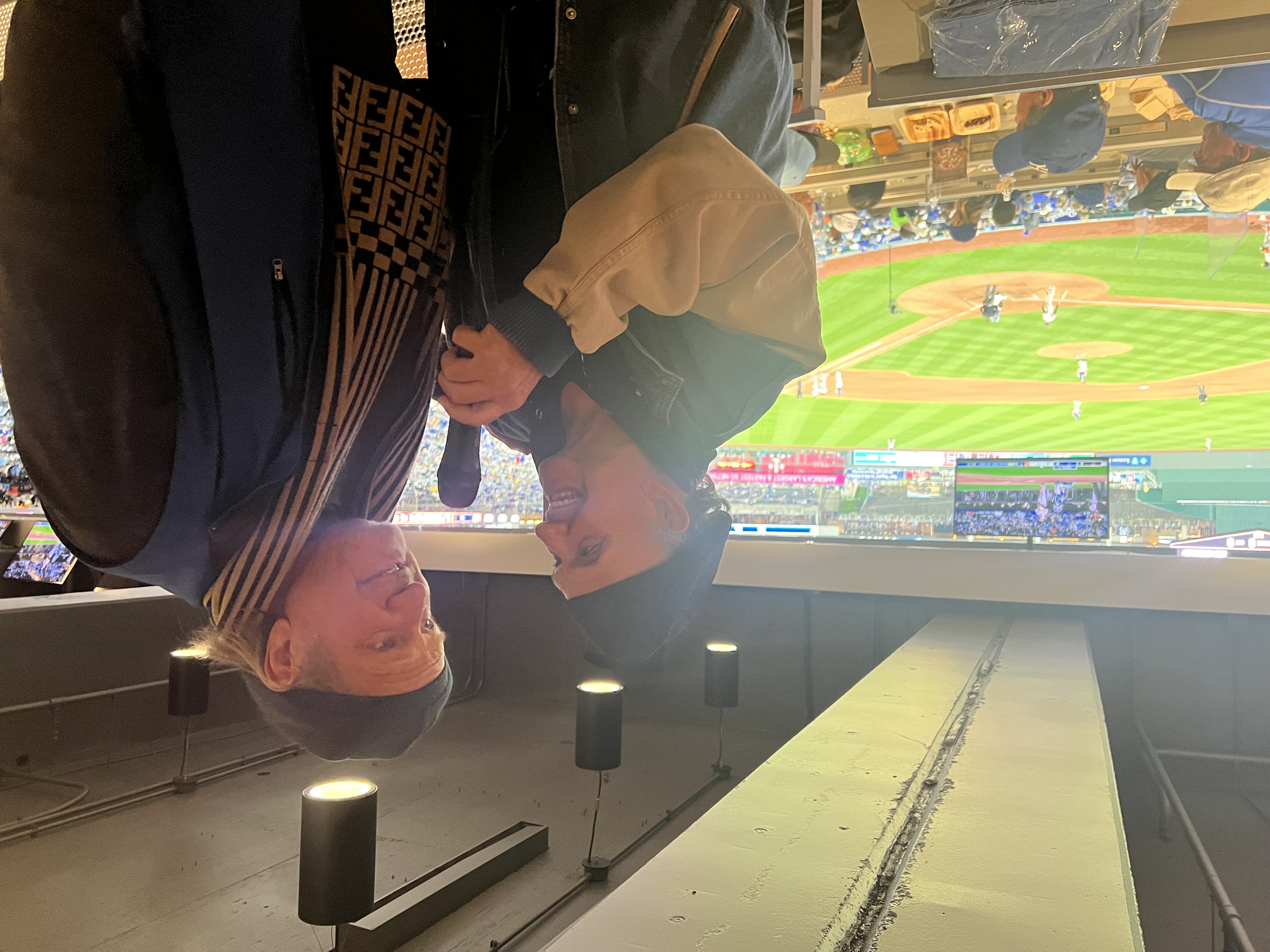 559. Behind the scenes of a live MBL game with former professional baseball player Greg Pryor.