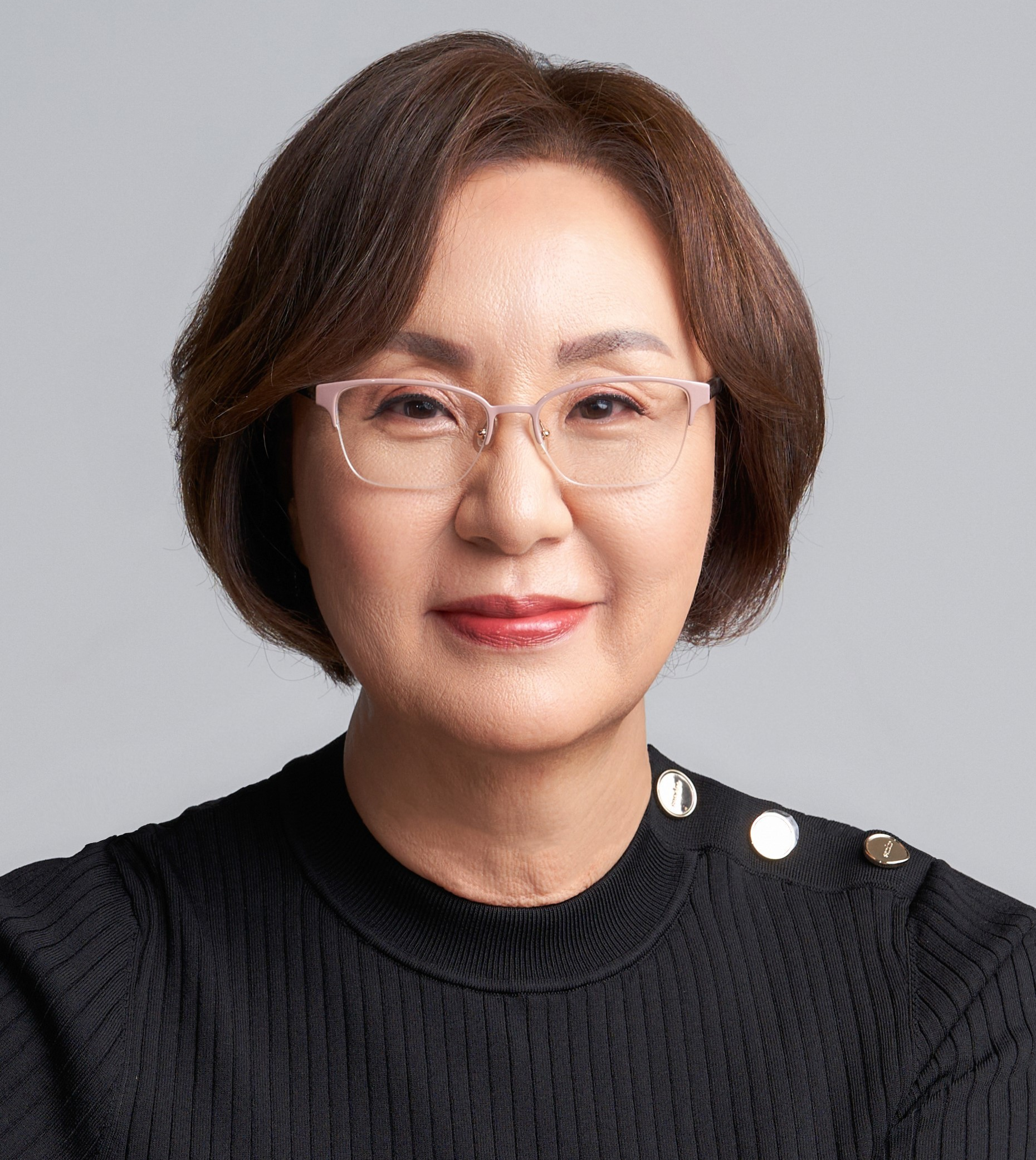cover of episode Women in Leadership: Los Angeles bank CEO on serving diverse communities