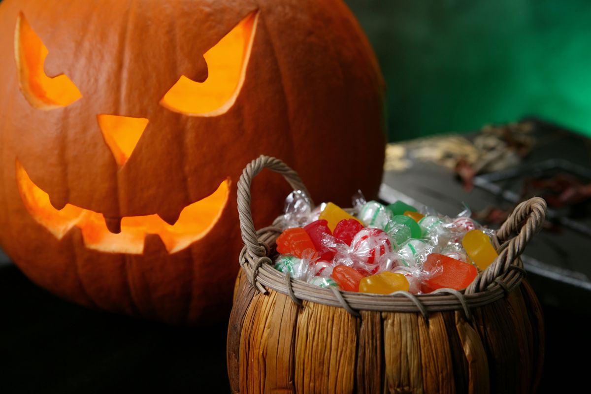 Episode 400: Coaching Sessions – Why Can't Andrea Pass Up Halloween Candy? (Re-Release)